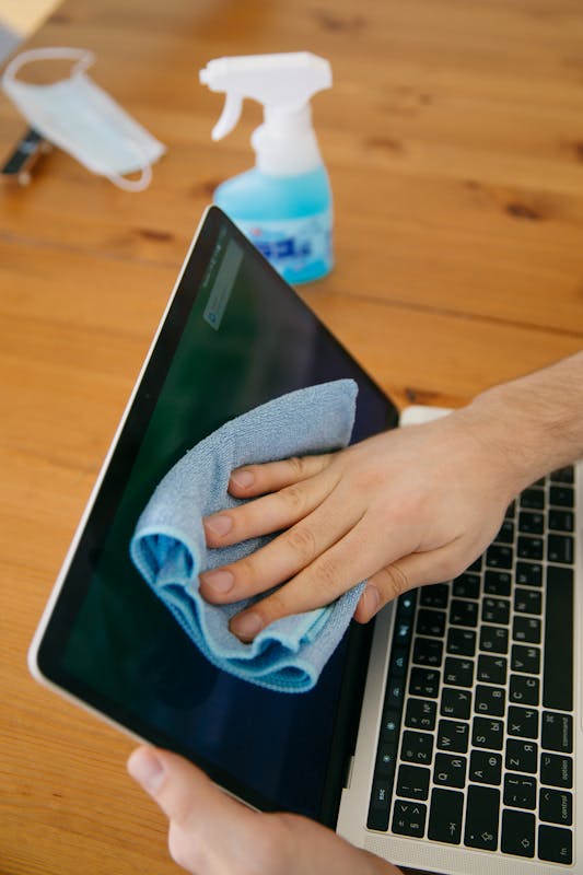 Tech Detail technician providing laptop cleaning service in a Sydney office